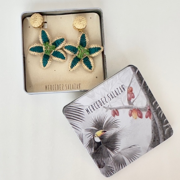 MERCEDES SALAZAR Starfish earrings. Box Included. LIKE NEW. FLASH SALE! - Picture 1 of 7